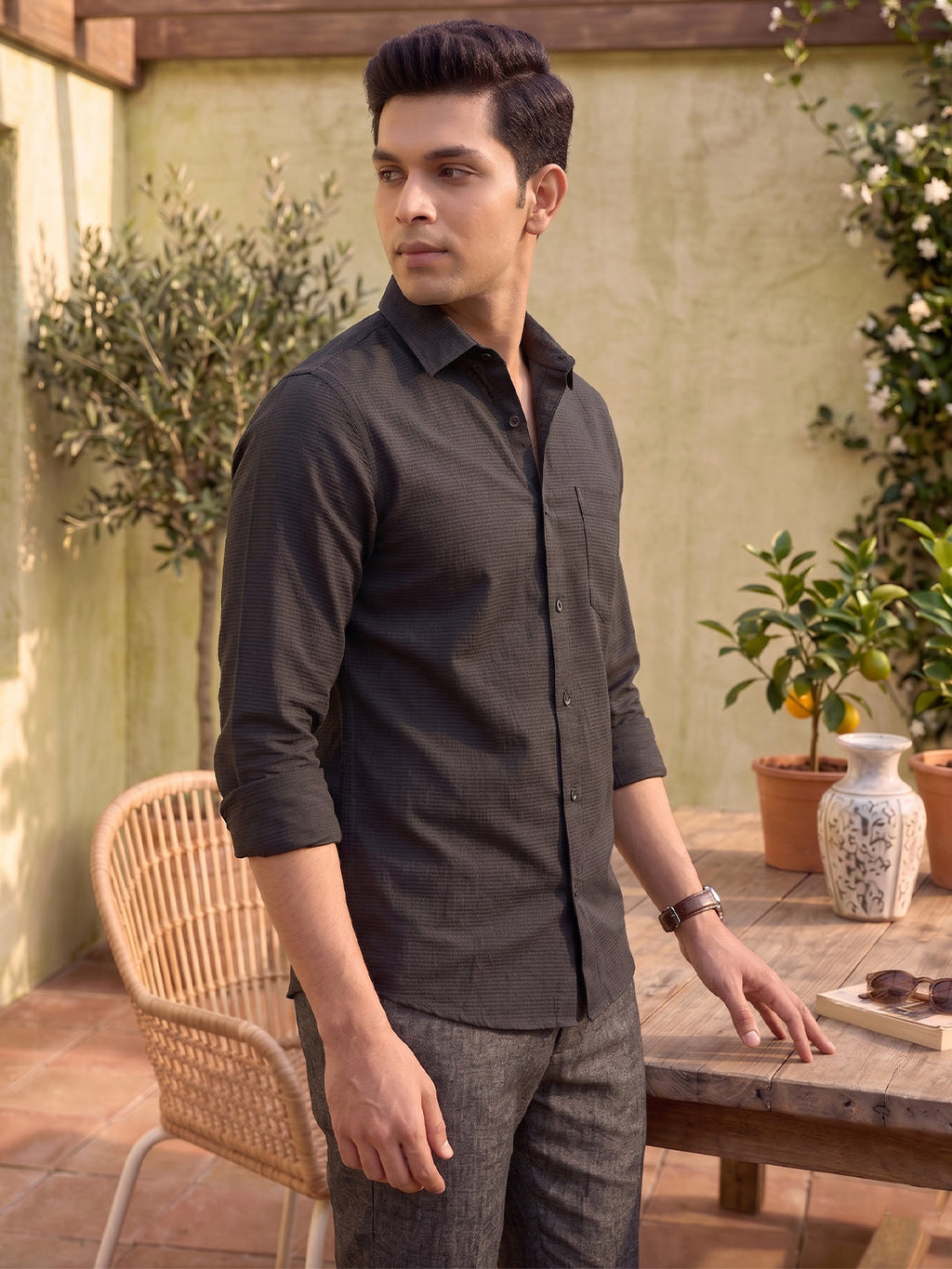 KISHRO Men Cotton Solid Regular Fit Spread Collar Full Sleeve Casual Shirt - Black