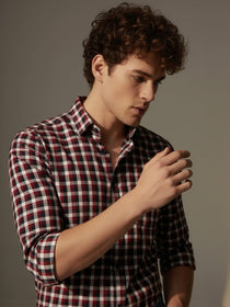 KISHRO Men Cotton Checked Regular Fit Casual Shirt - Maroon